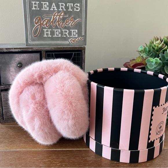 New Juicy Couture Light Pink Earmuffs Fluffy Faux Fur Winter Warm Cute - Picture 5 of 5
